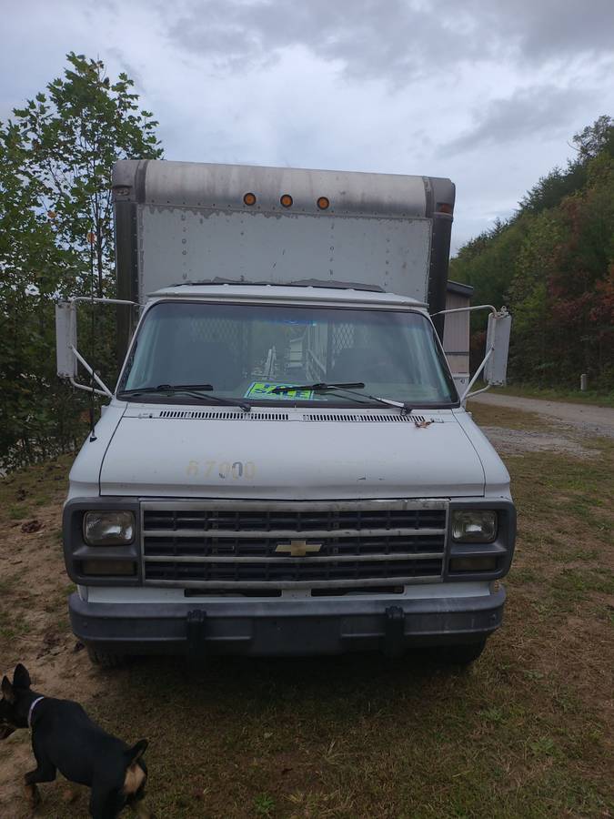 Chevy-one-ton-high-cube-8x10-1993-white-7