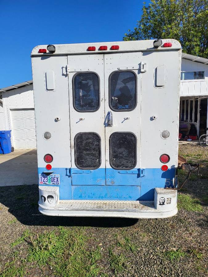Chevy-p-30-step-van-1980-3