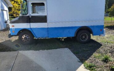 Chevy-p-30-step-van-1980-4