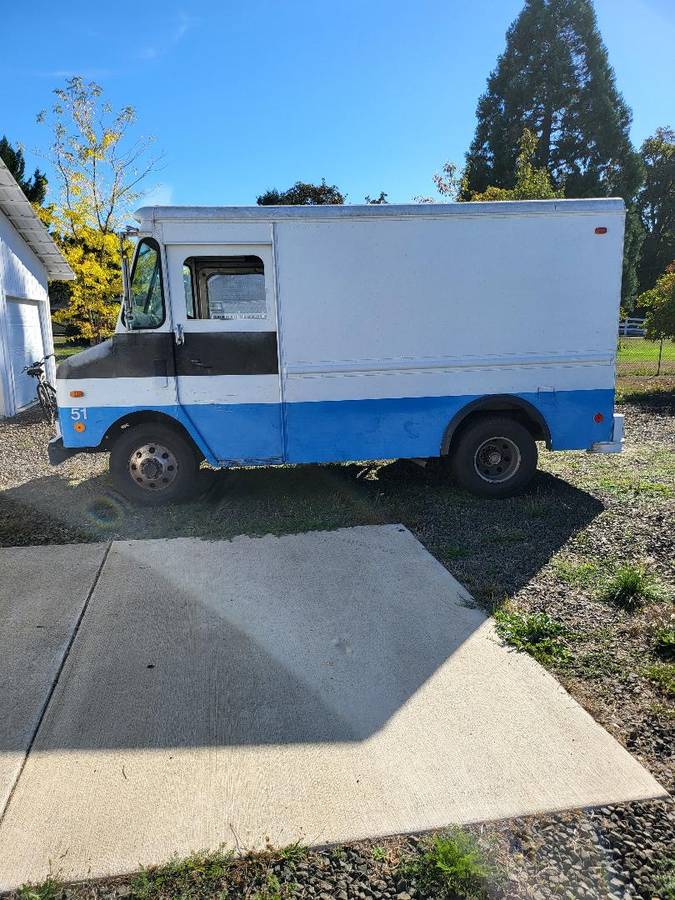 Chevy-p-30-step-van-1980-4