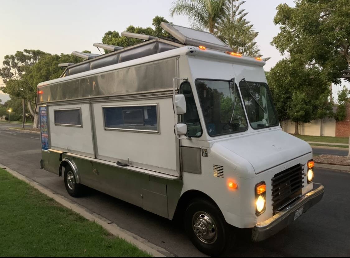 Chevy-p30-1989-white