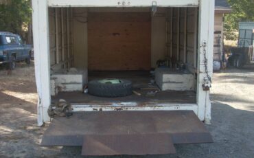 Chevy-p30-step-van-1977-white-4