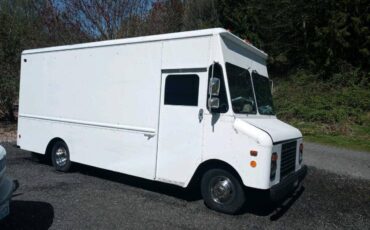 Chevy-p30-step-van-1986-white