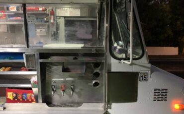 Chevy-p30-step-van-1989-white-9