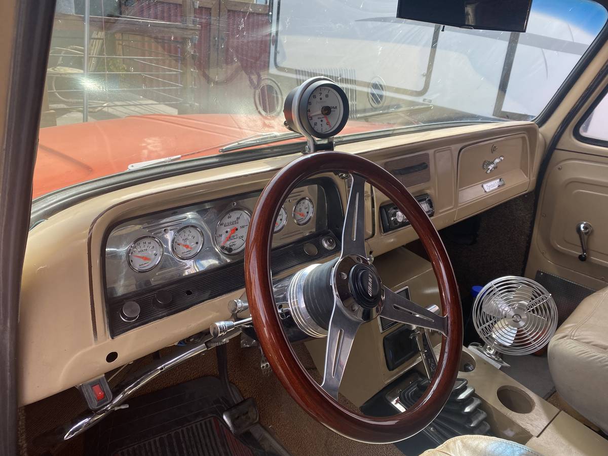 Chevy-panel-truck-1965-4
