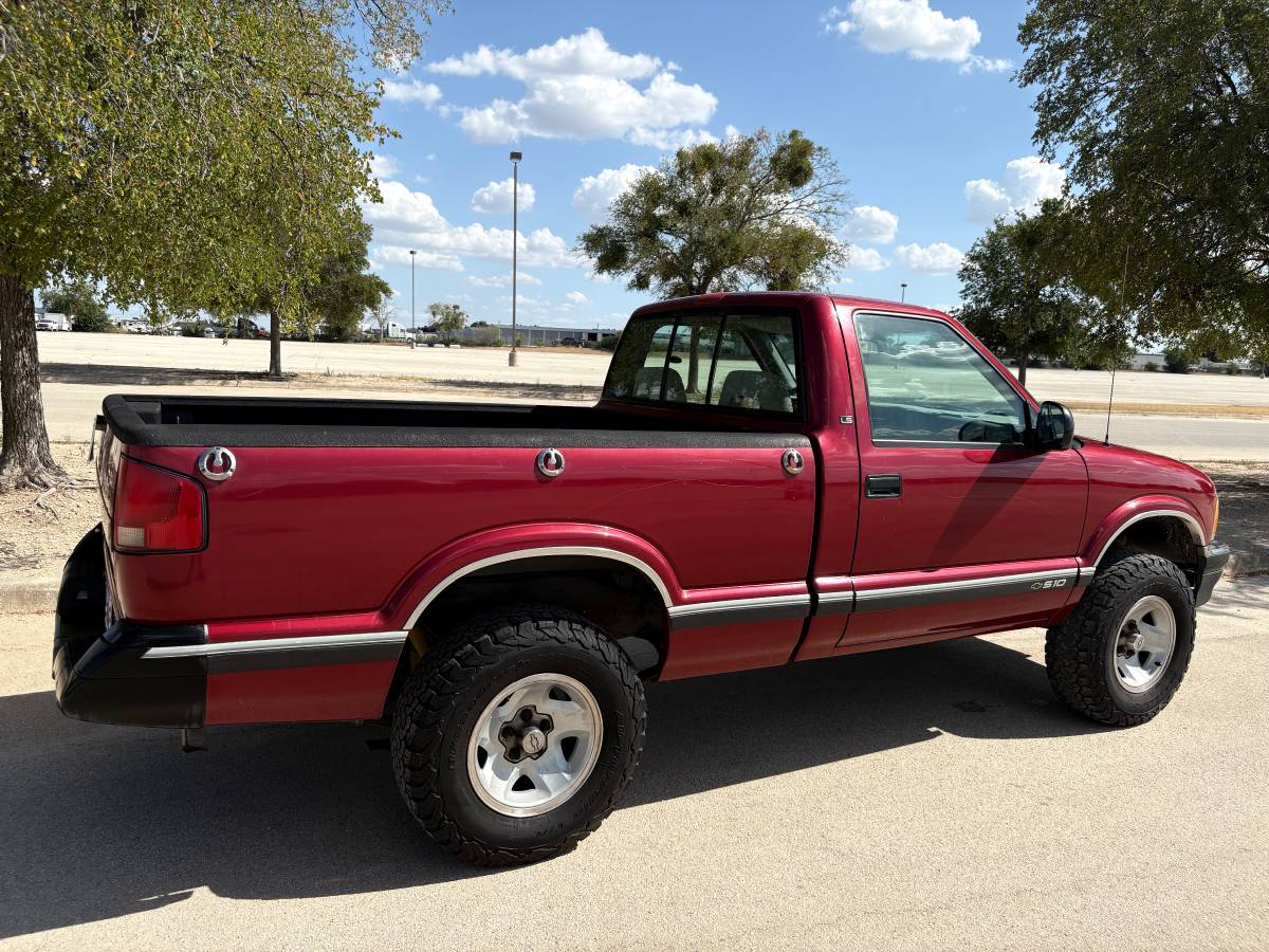 Chevy-s-10-regcab-pick-up-ls-1995-red-14