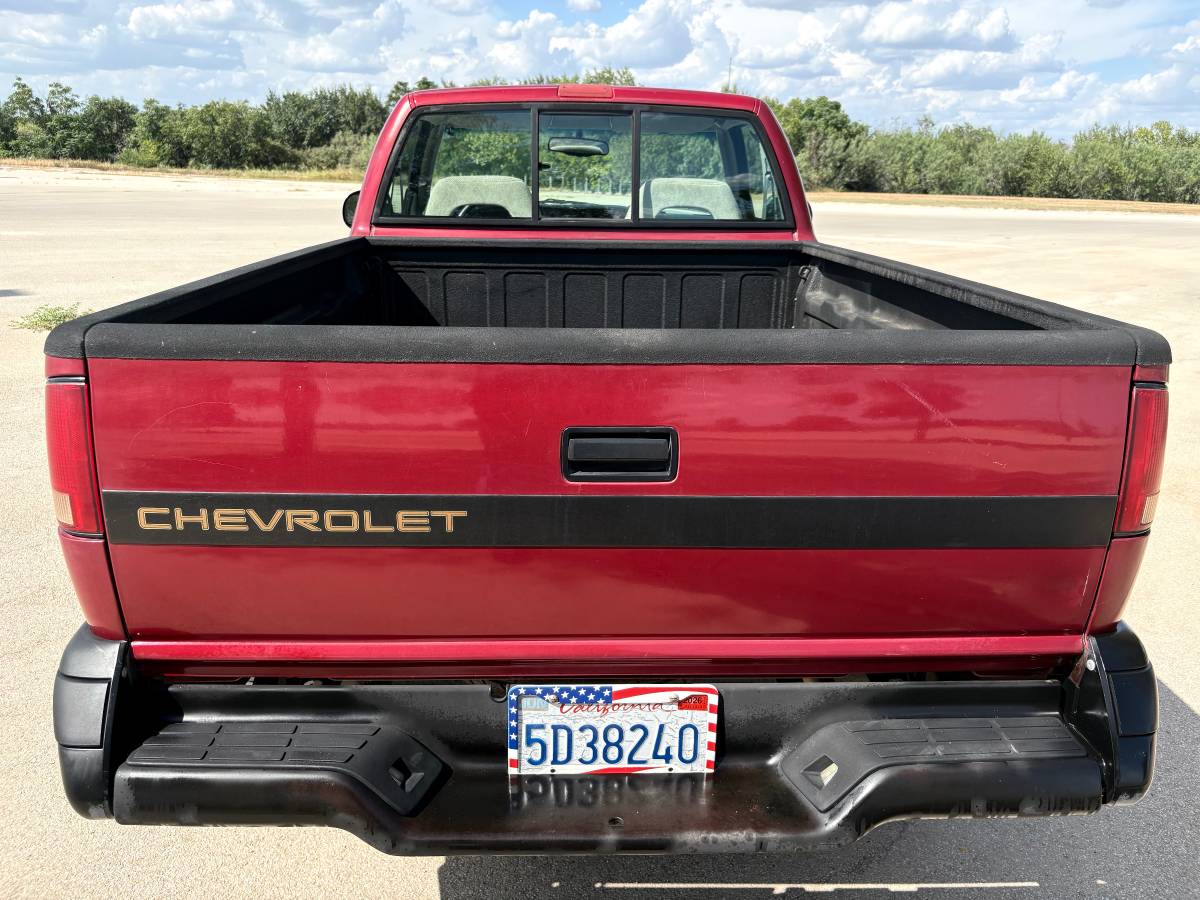 Chevy-s-10-regcab-pick-up-ls-1995-red-2