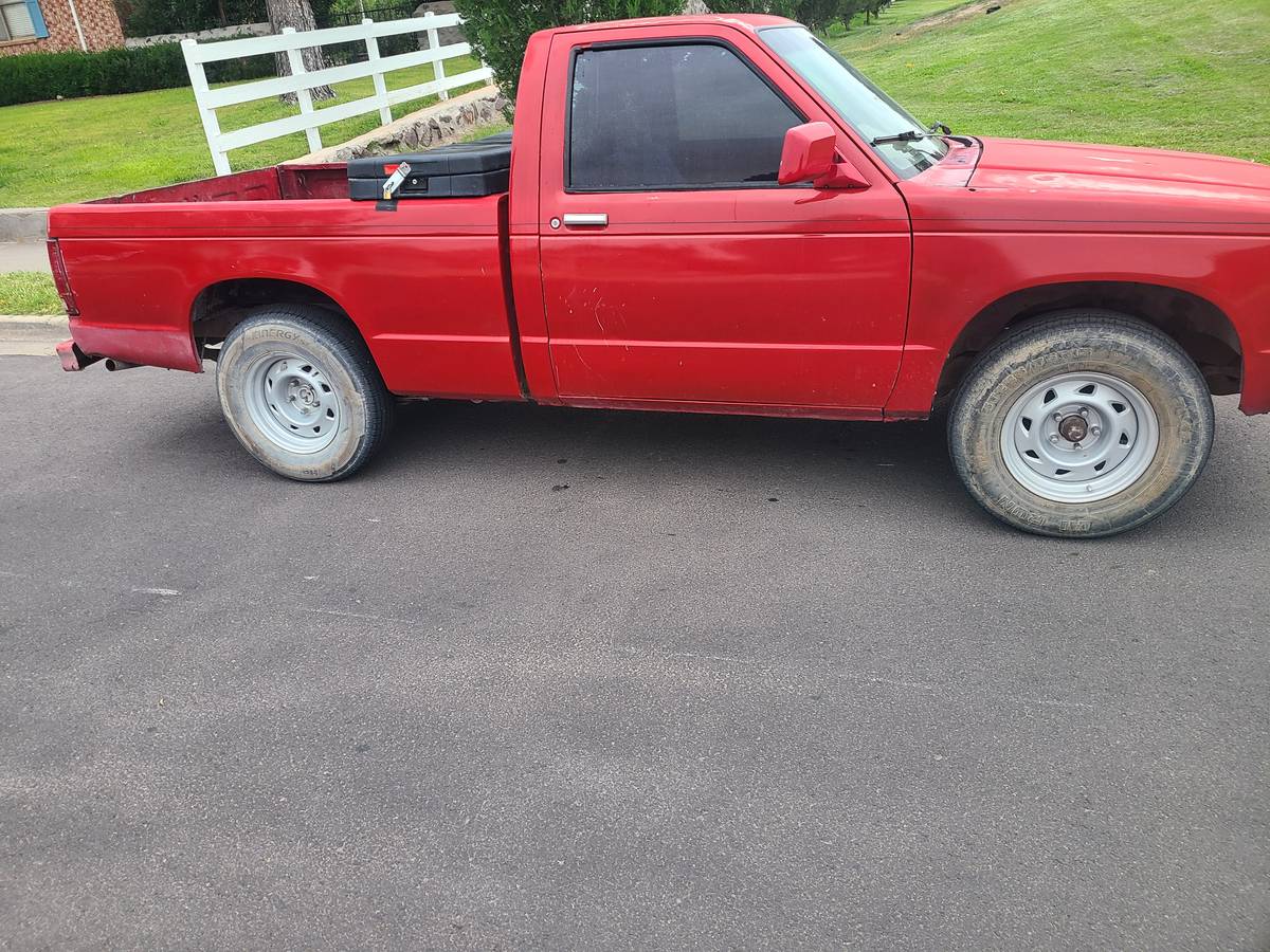 Chevy-s10-1985-red-2