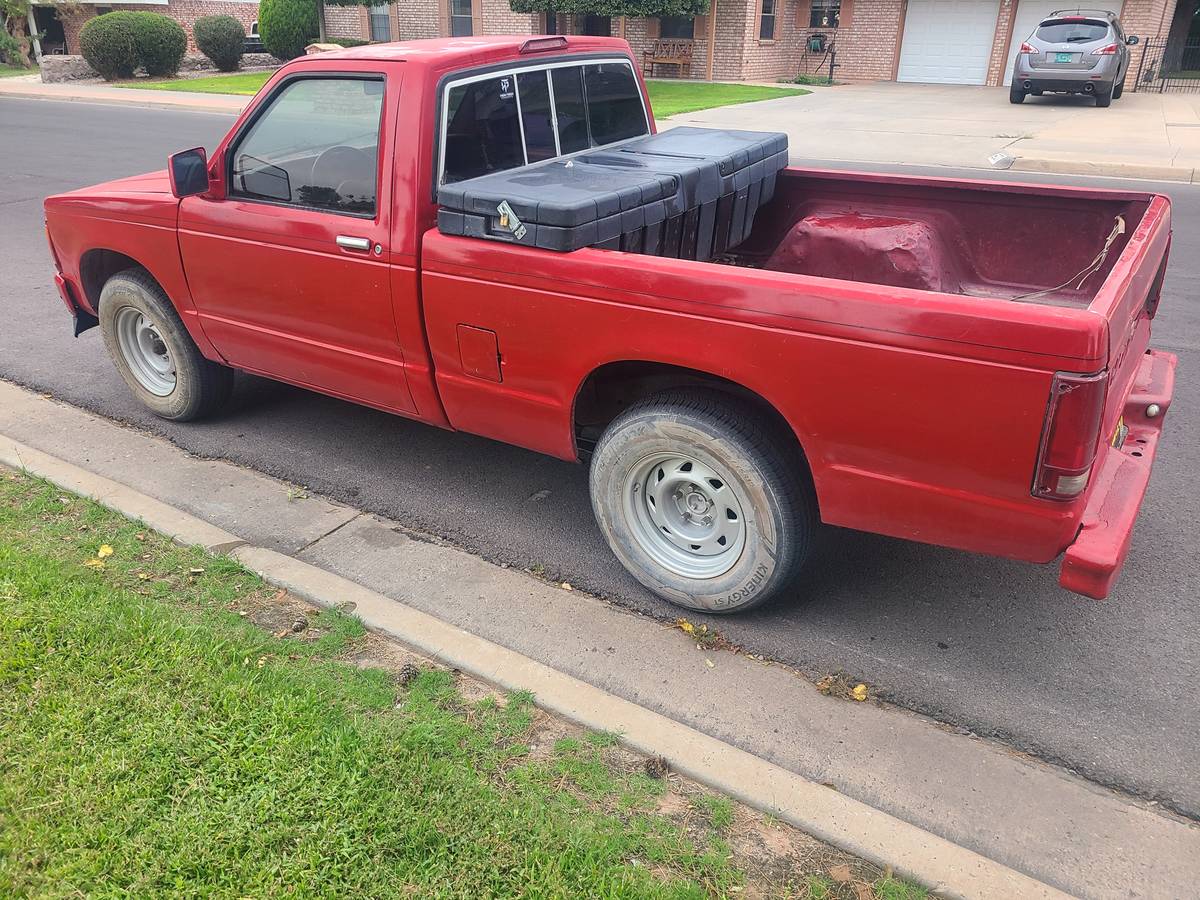 Chevy-s10-1985-red-3
