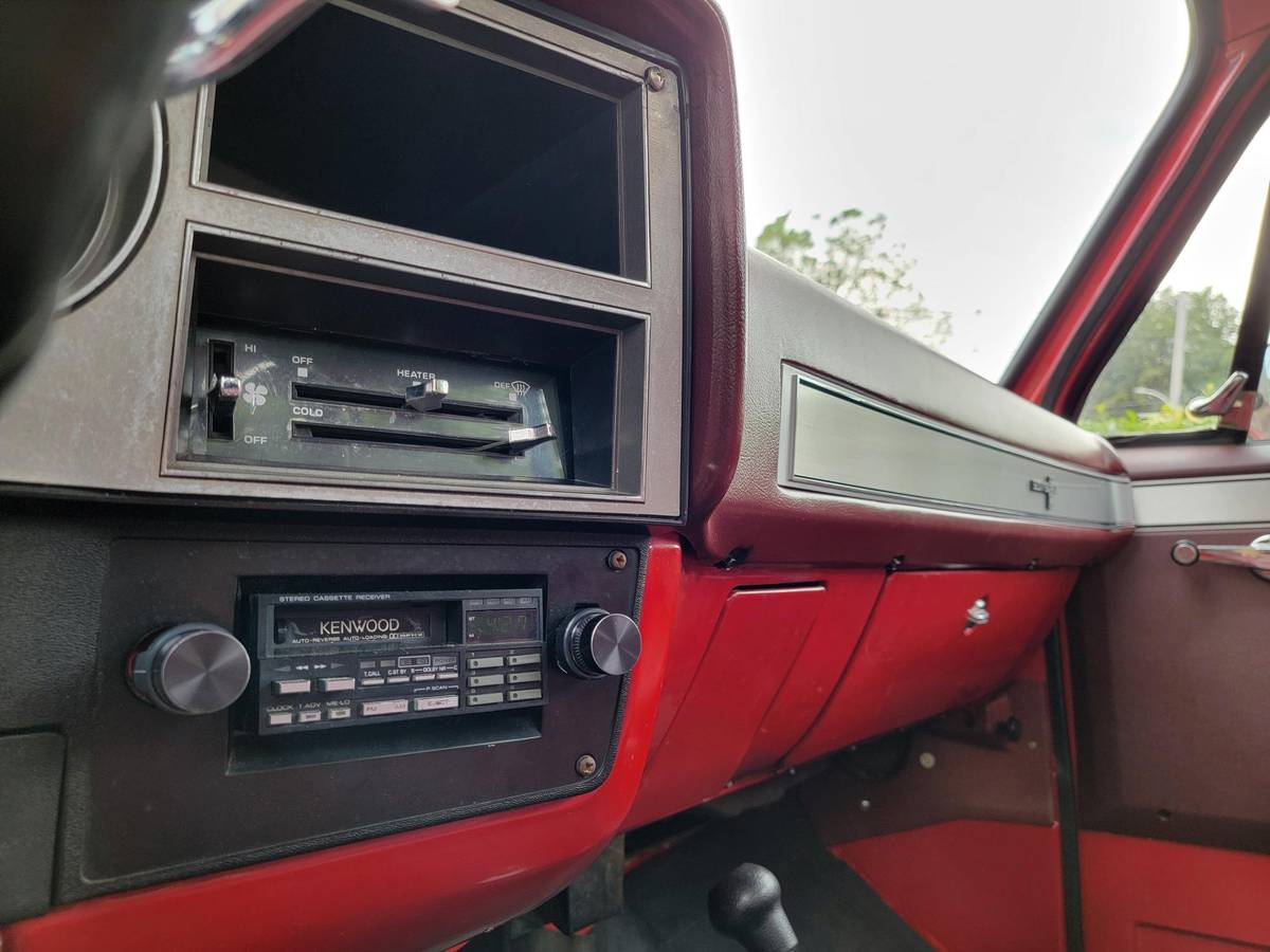 Chevy-scottsdale-1985-red-12