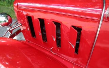 Chevy-sedan-1932-red-3