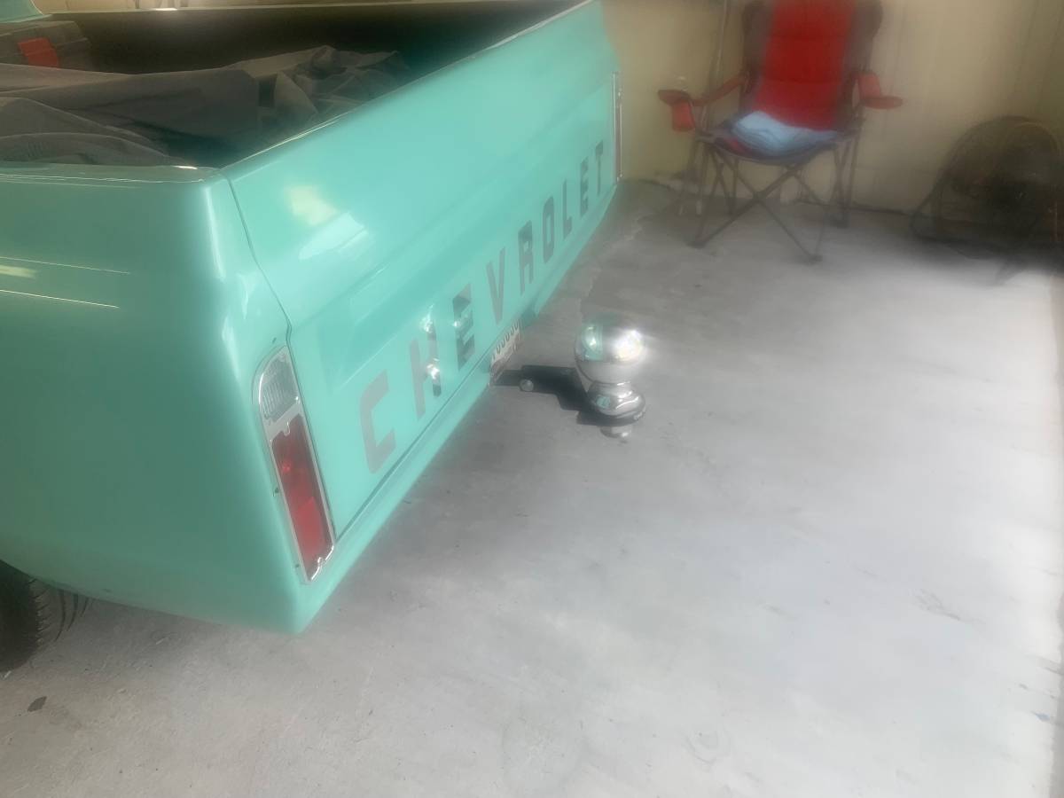 Chevy-short-bed-pickup-truck.-1967-blue-13