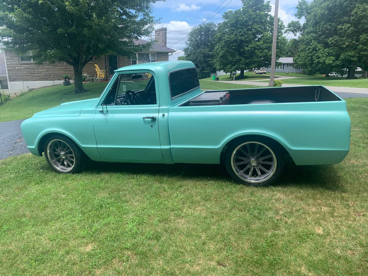 Chevy-short-bed-pickup-truck.-1967-blue-15
