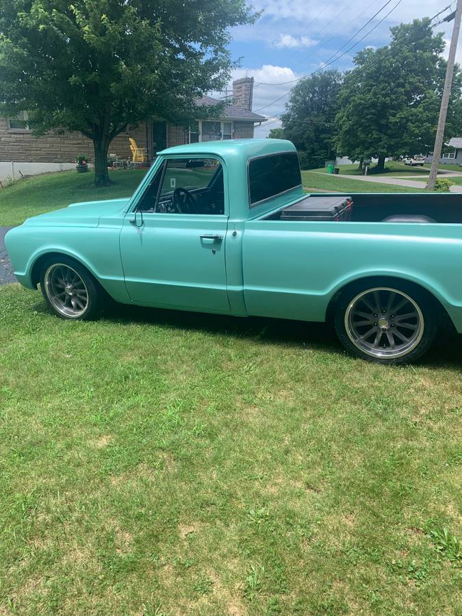 Chevy-short-bed-pickup-truck.-1967-blue-16