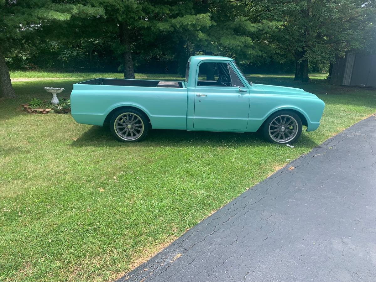 Chevy-short-bed-pickup-truck.-1967-blue-19