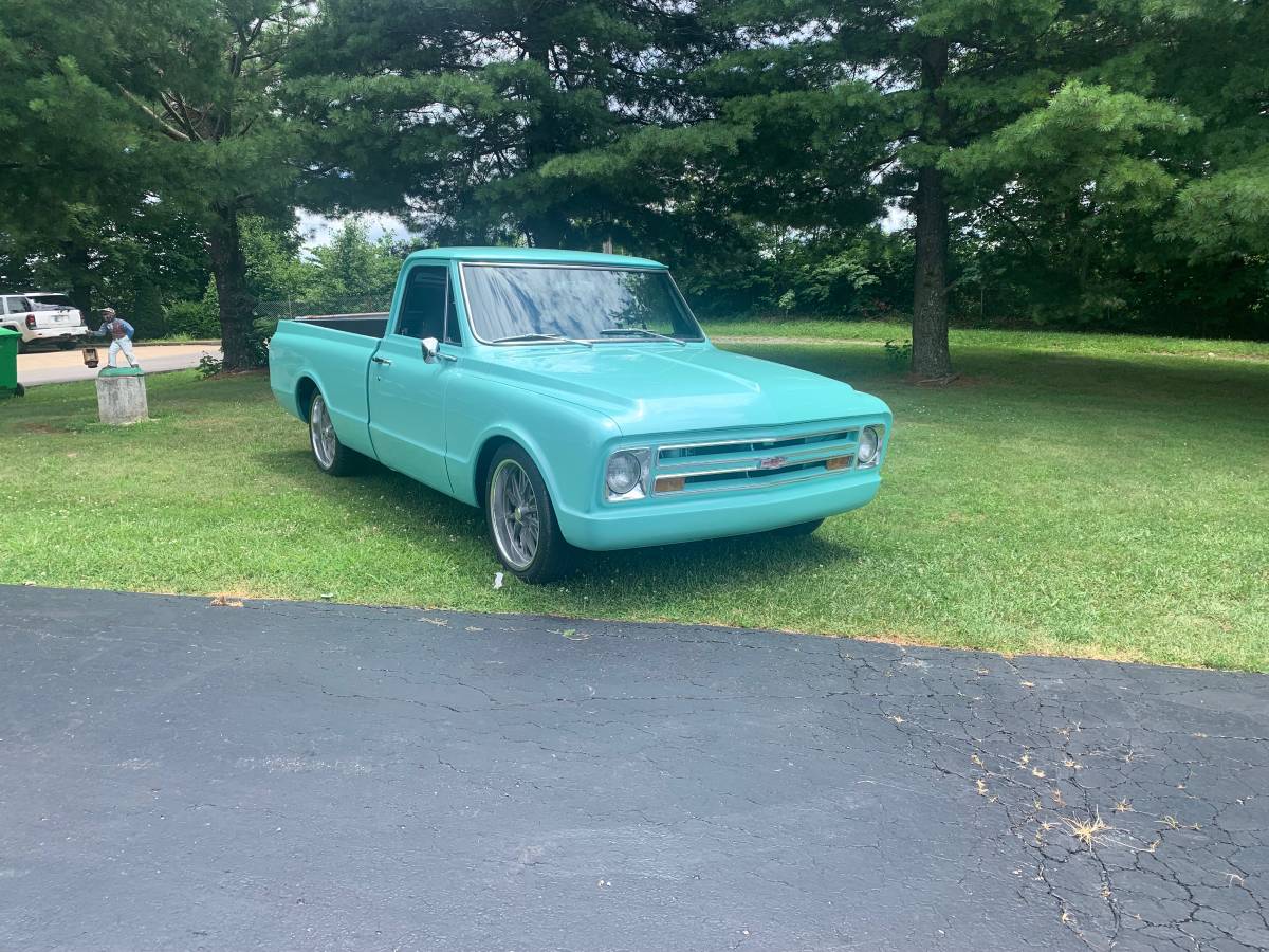 Chevy-short-bed-pickup-truck.-1967-blue-2