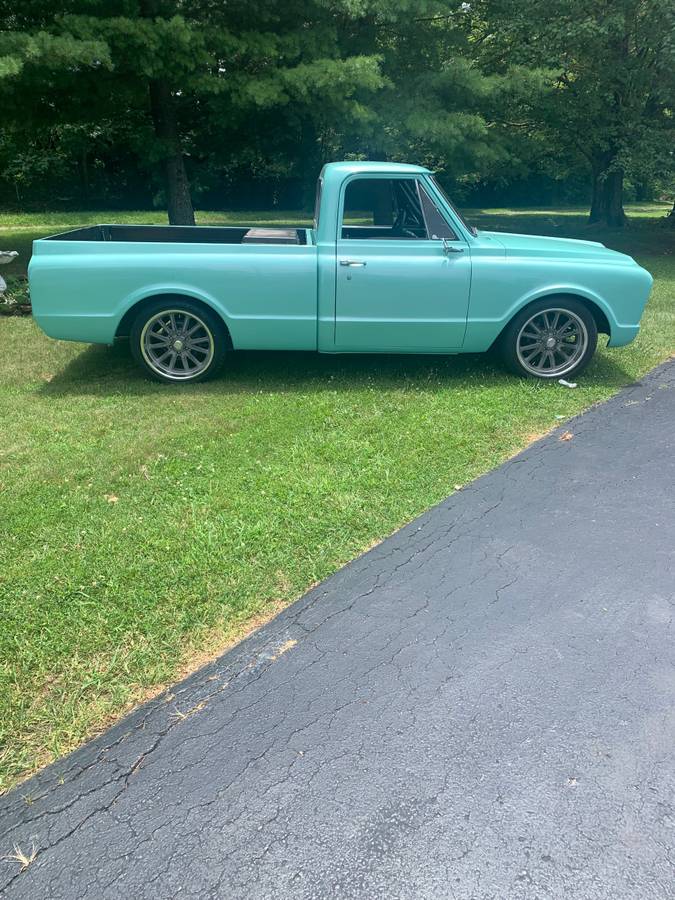 Chevy-short-bed-pickup-truck.-1967-blue-20