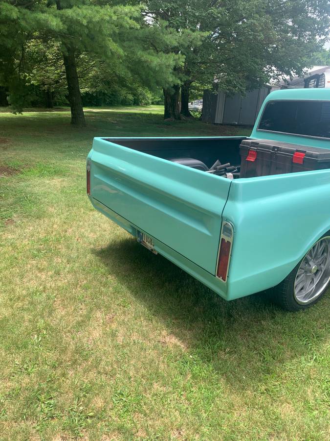 Chevy-short-bed-pickup-truck.-1967-blue-23