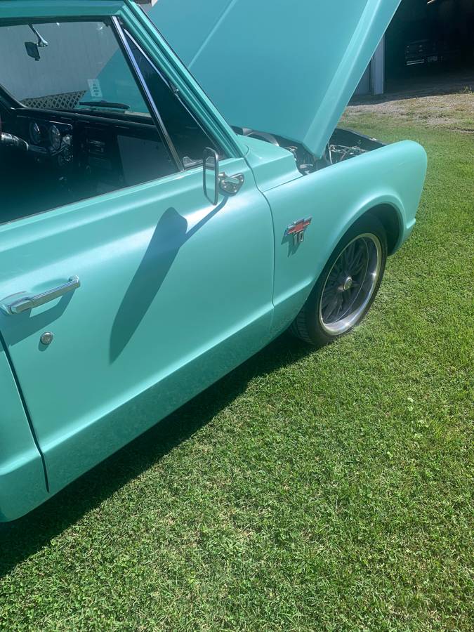 Chevy-short-bed-pickup-truck.-1967-blue-7