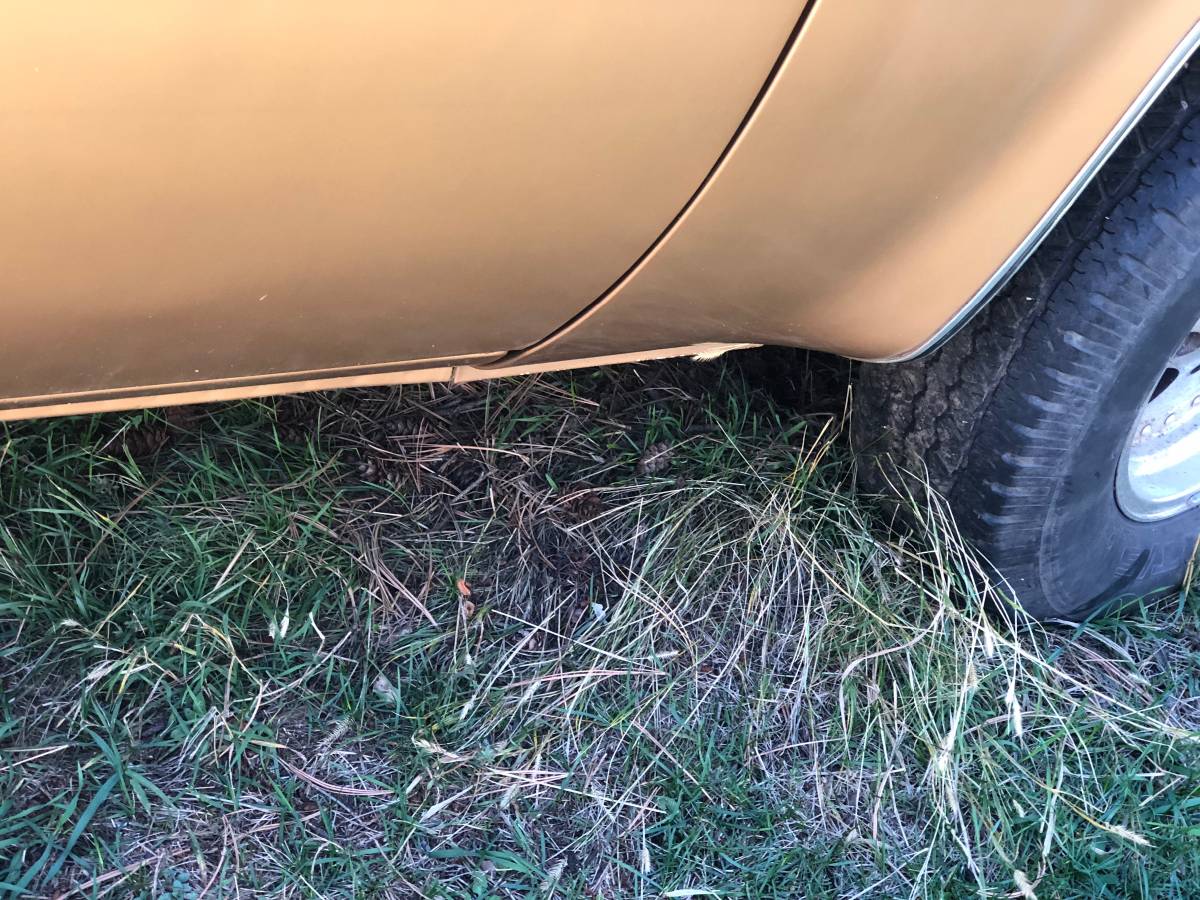 Chevy-silverado-1500-1984-brown-9