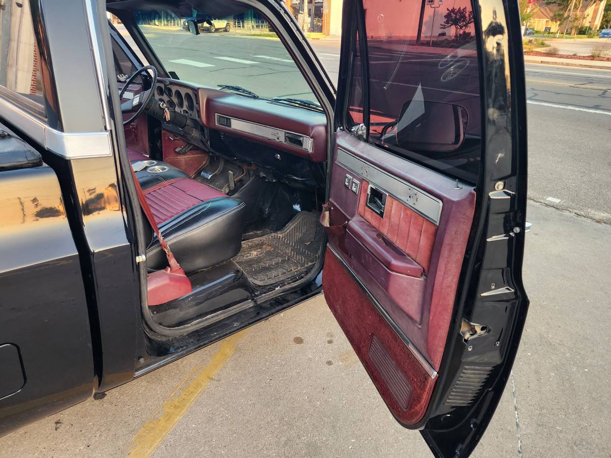 Chevy-silverado-1500-1987-black-10