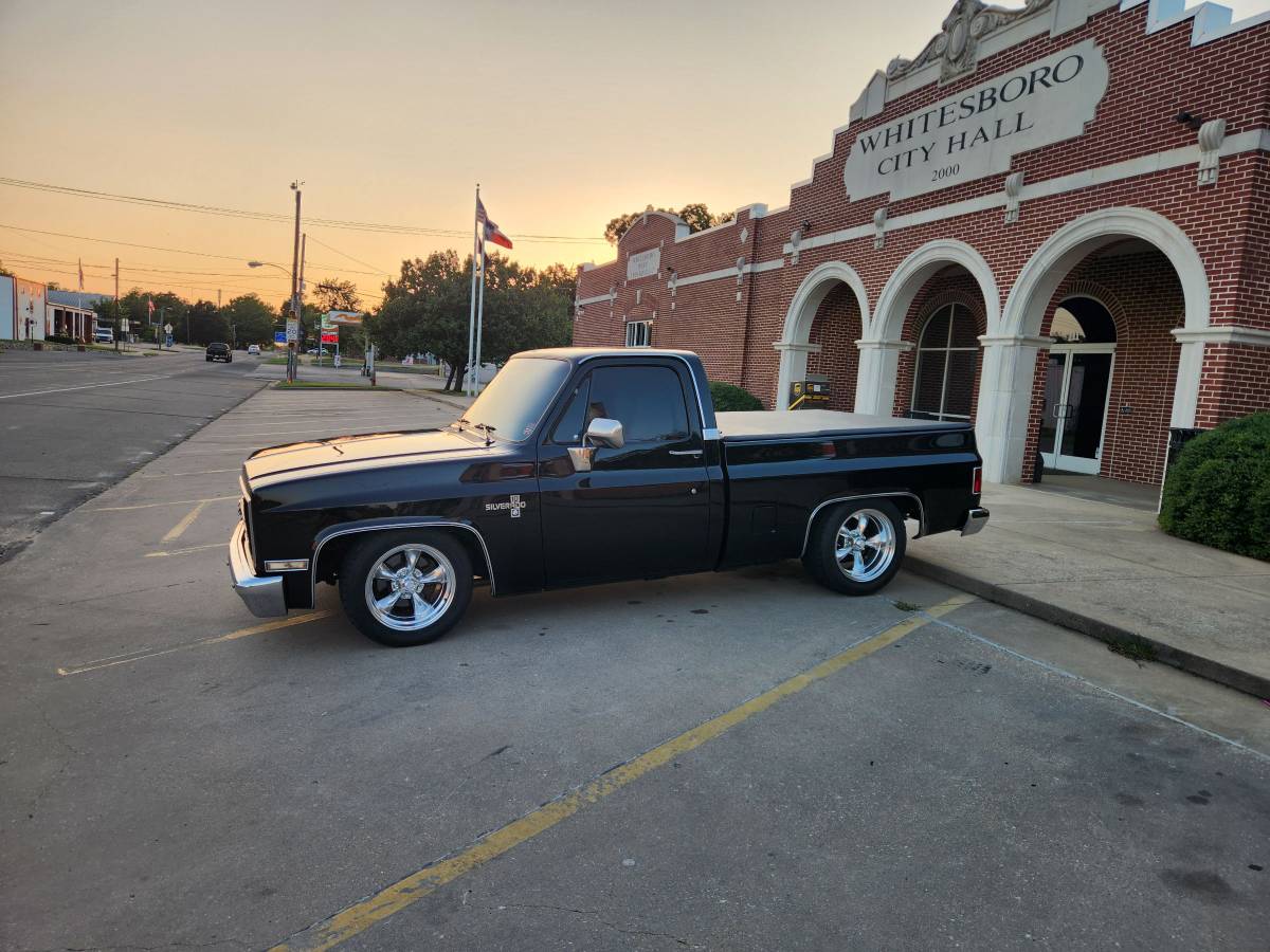 Chevy-silverado-1500-1987-black-11