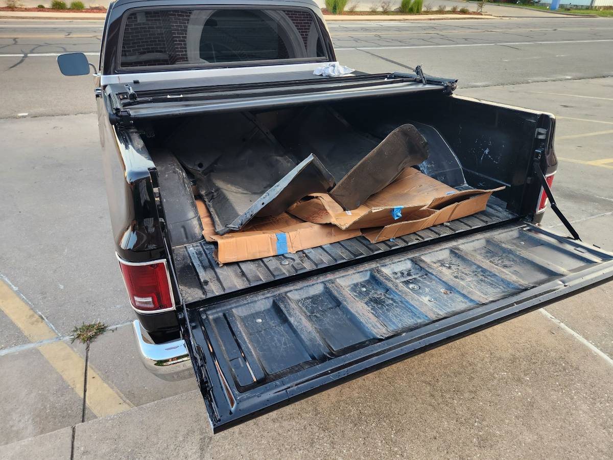 Chevy-silverado-1500-1987-black-6
