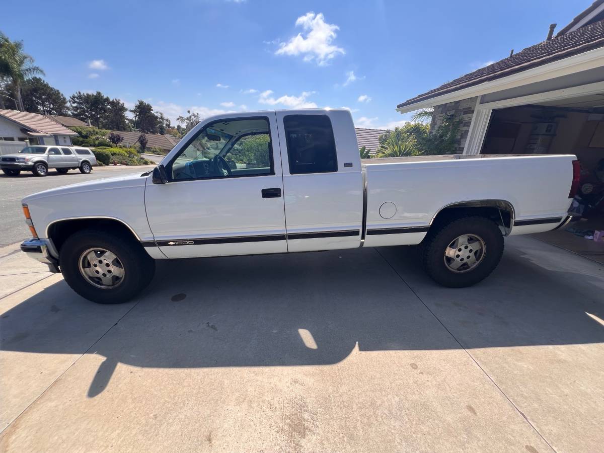 Chevy-silverado-1995-white-1