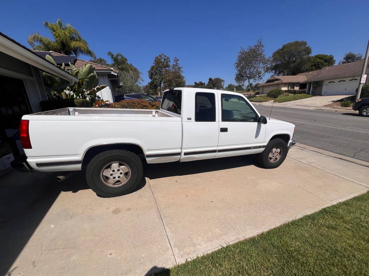 Chevy-silverado-1995-white