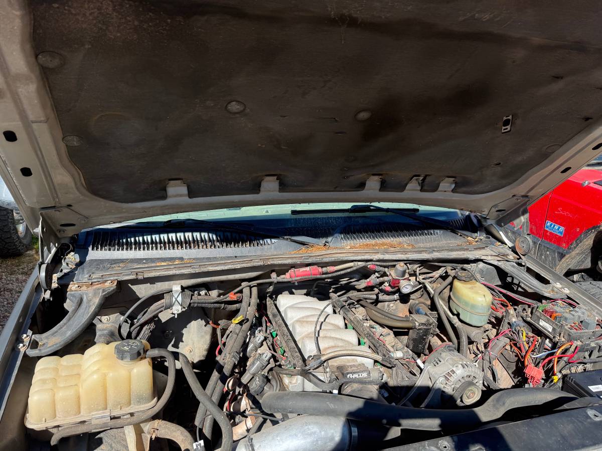 Chevy-silverado-2500-2000-silver-2