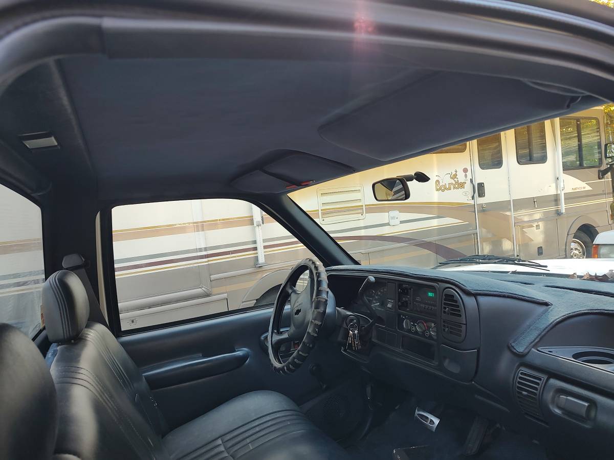Chevy-silverado-2500hd-1995-white-1