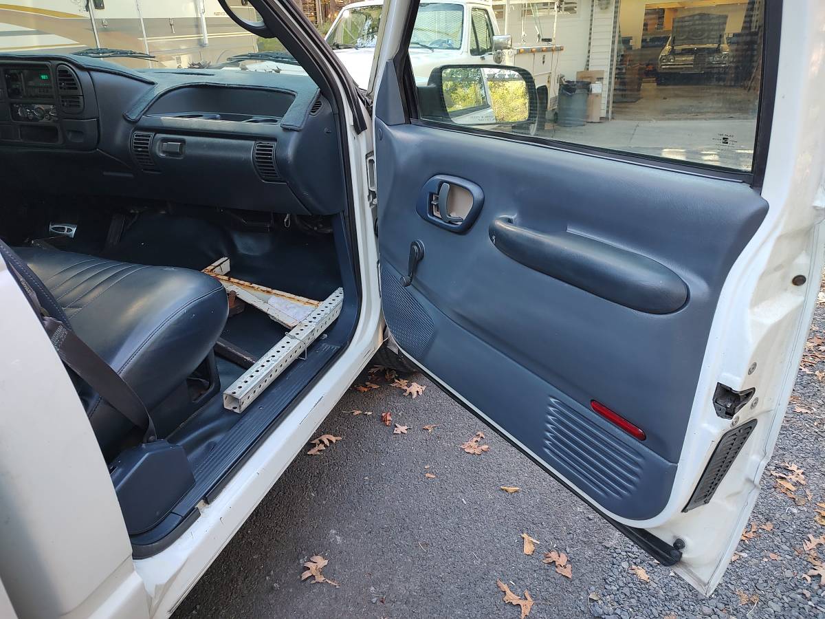 Chevy-silverado-2500hd-1995-white-3