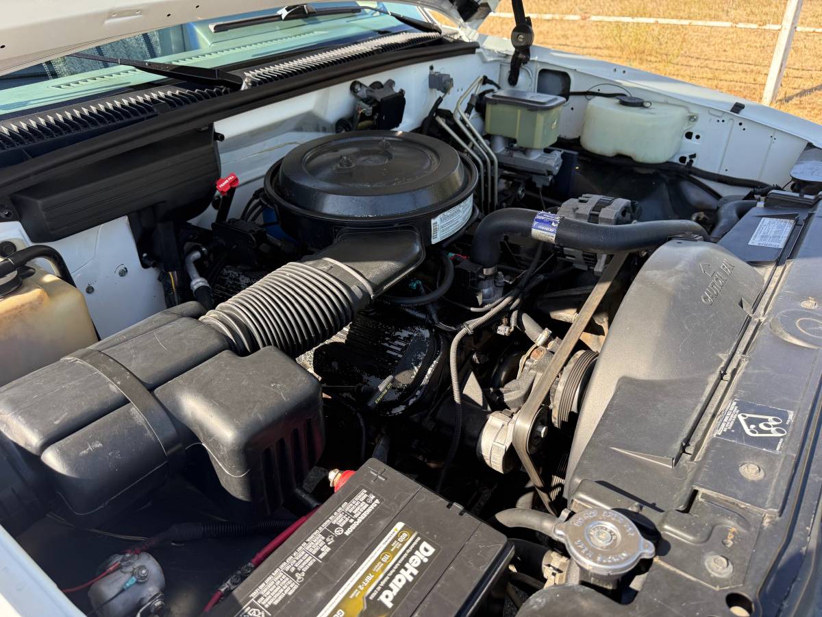 Chevy-silverado-3500hd-1994-white-17