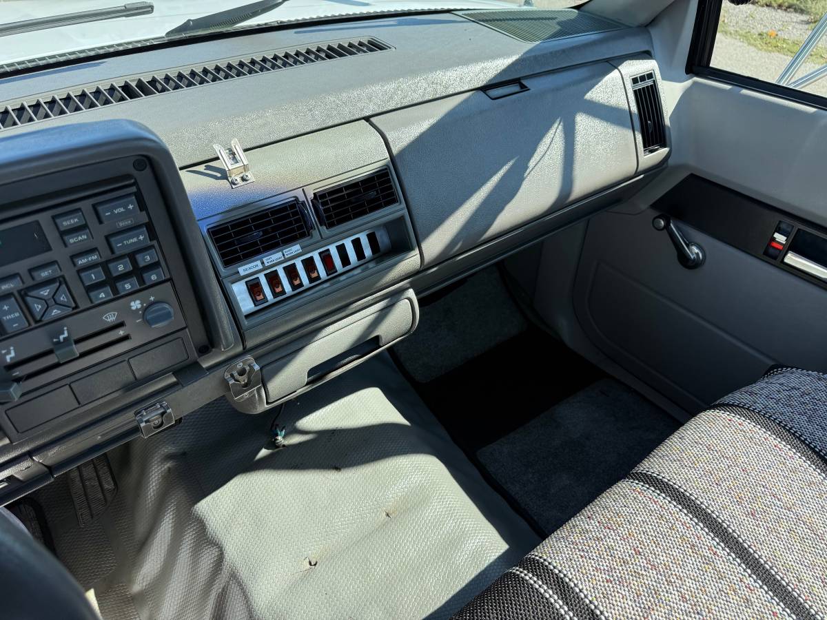 Chevy-silverado-3500hd-1994-white-28