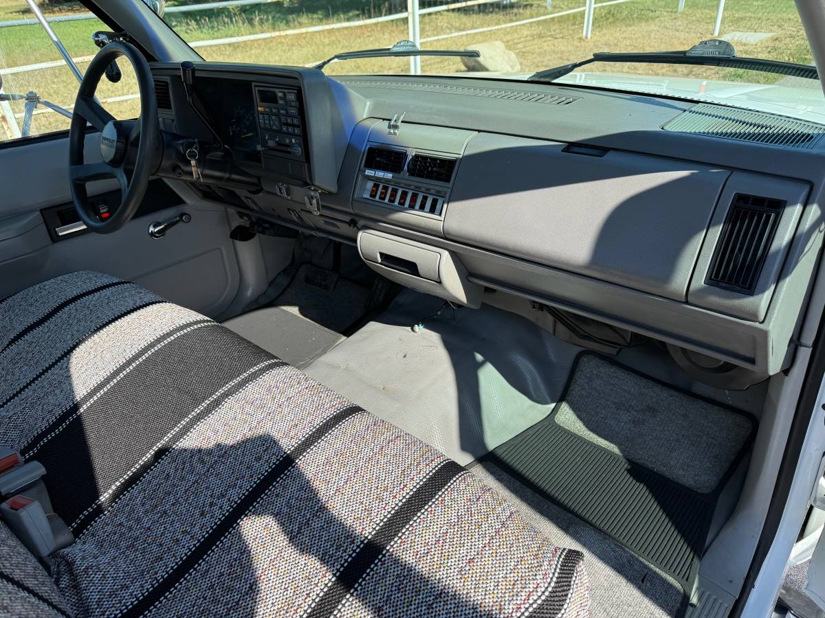 Chevy-silverado-3500hd-1994-white-30