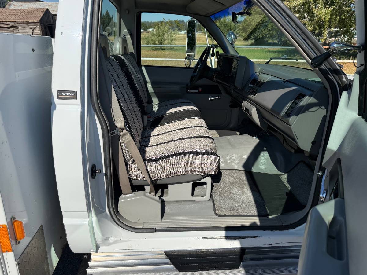 Chevy-silverado-3500hd-1994-white-31