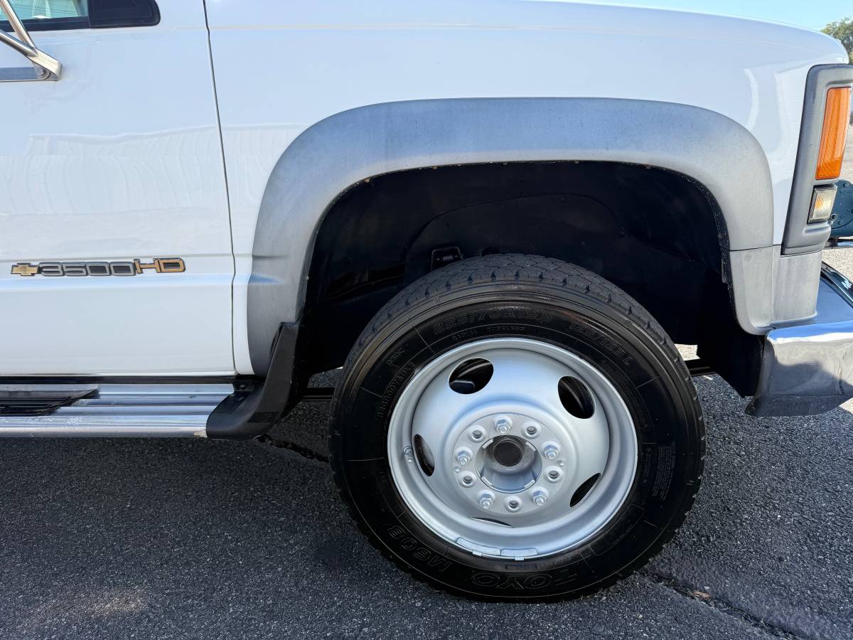 Chevy-silverado-3500hd-1994-white-36