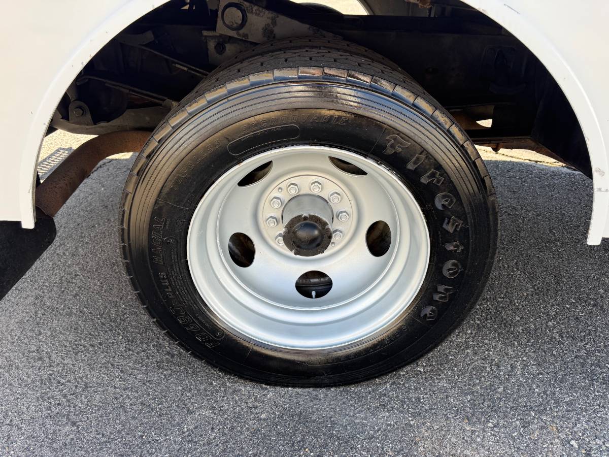 Chevy-silverado-3500hd-1994-white-38