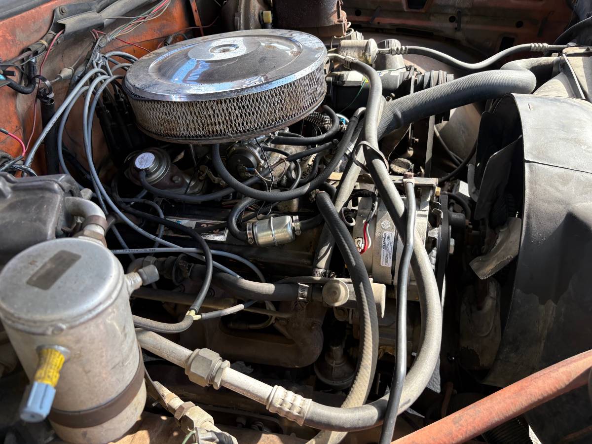 Chevy-silverado-custom-deluxe-1974