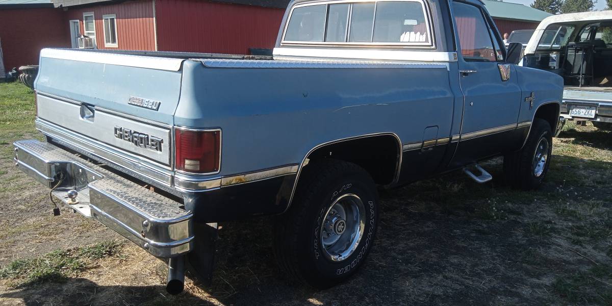 Chevy-silverado-swb-diesel-1983-blue-2