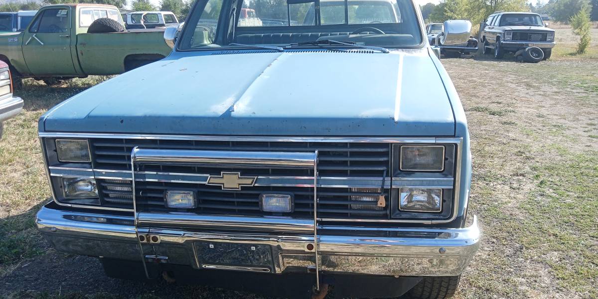 Chevy-silverado-swb-diesel-1983-blue-8