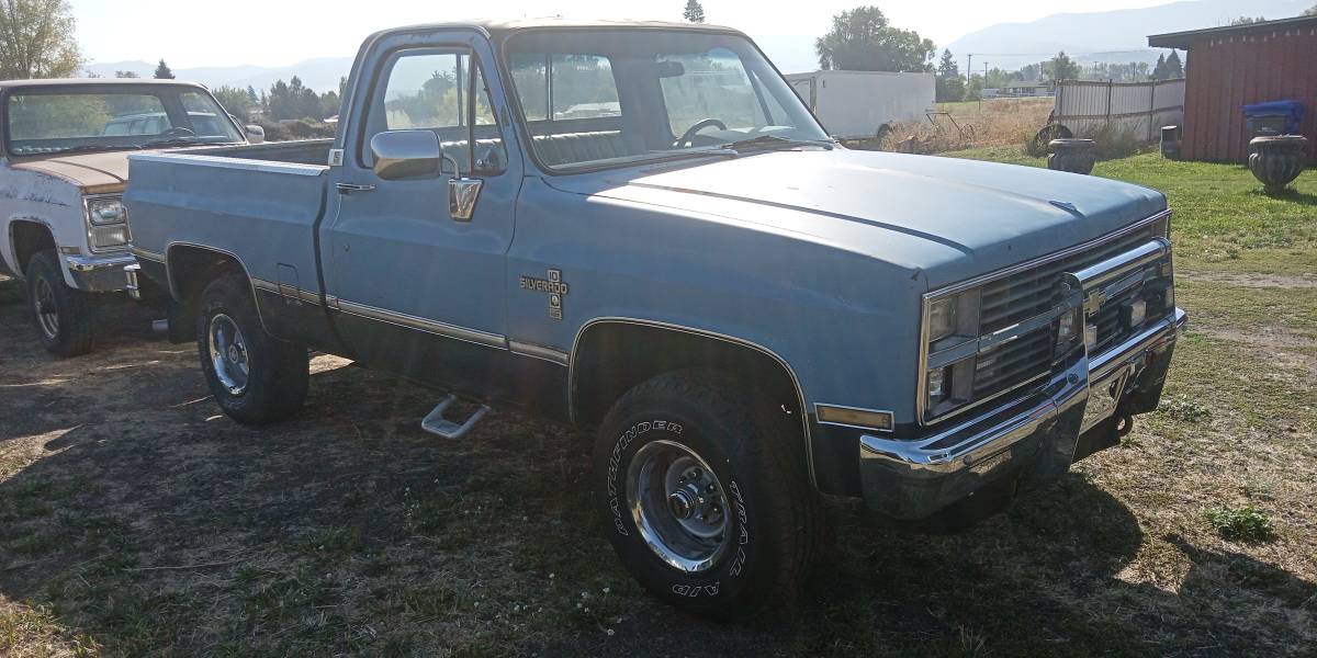 Chevy-silverado-swb-diesel-1983-blue