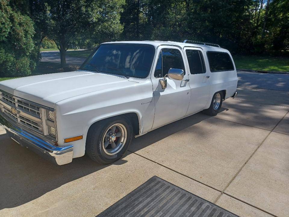 Chevy-suburban-1500-1988-white-1