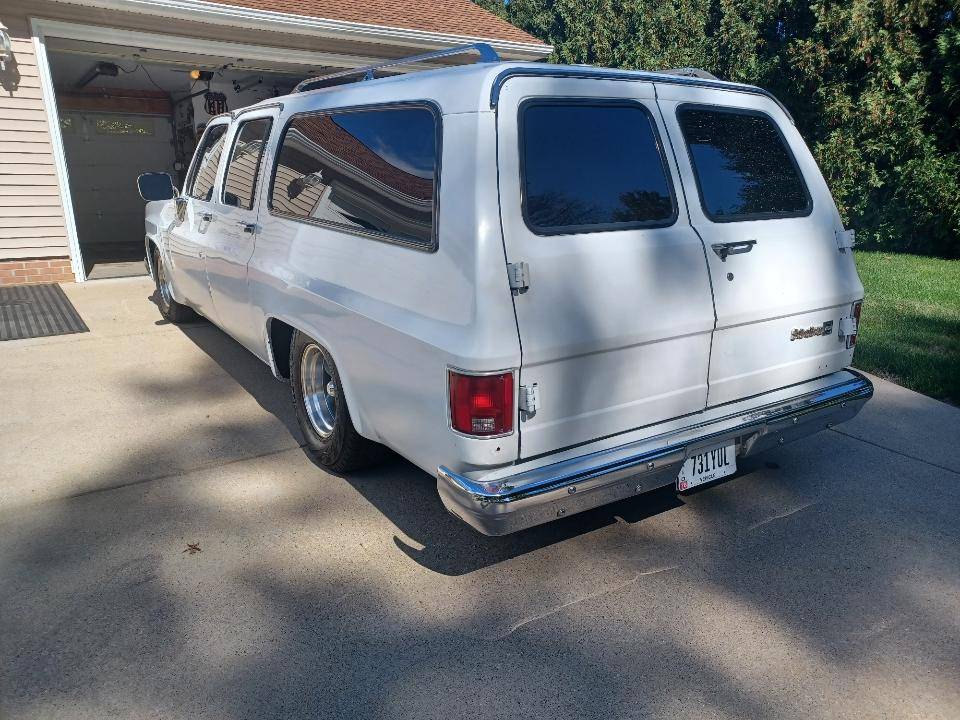 Chevy-suburban-1500-1988-white-2