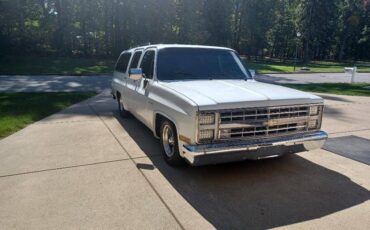Chevy-suburban-1500-1988-white-3
