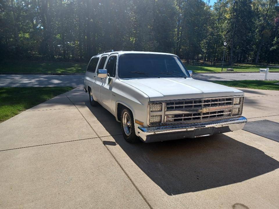 Chevy-suburban-1500-1988-white-3