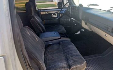 Chevy-suburban-1500-1988-white-4