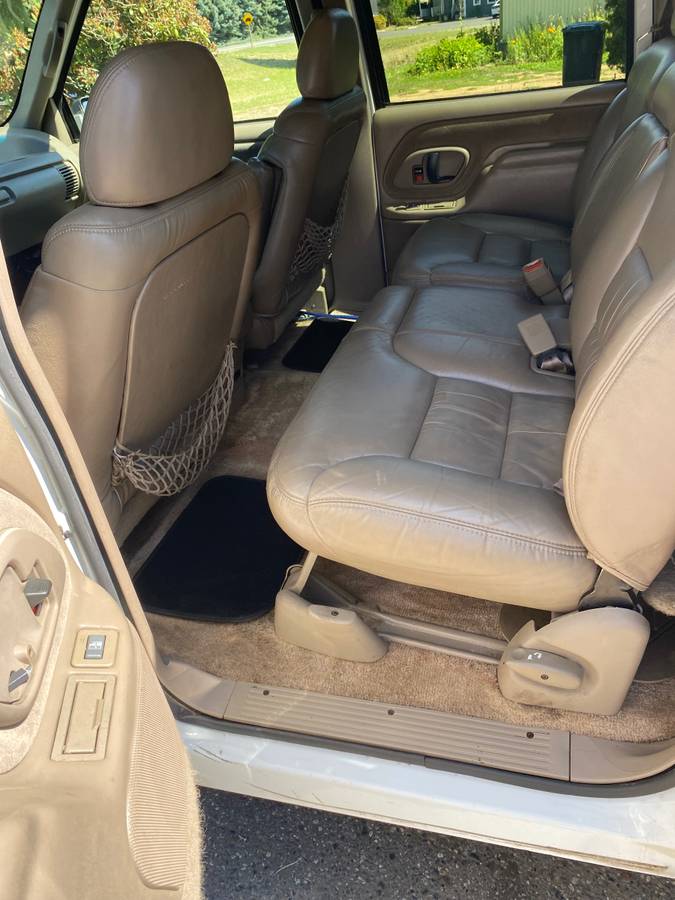 Chevy-suburban-1500-1996-white-5