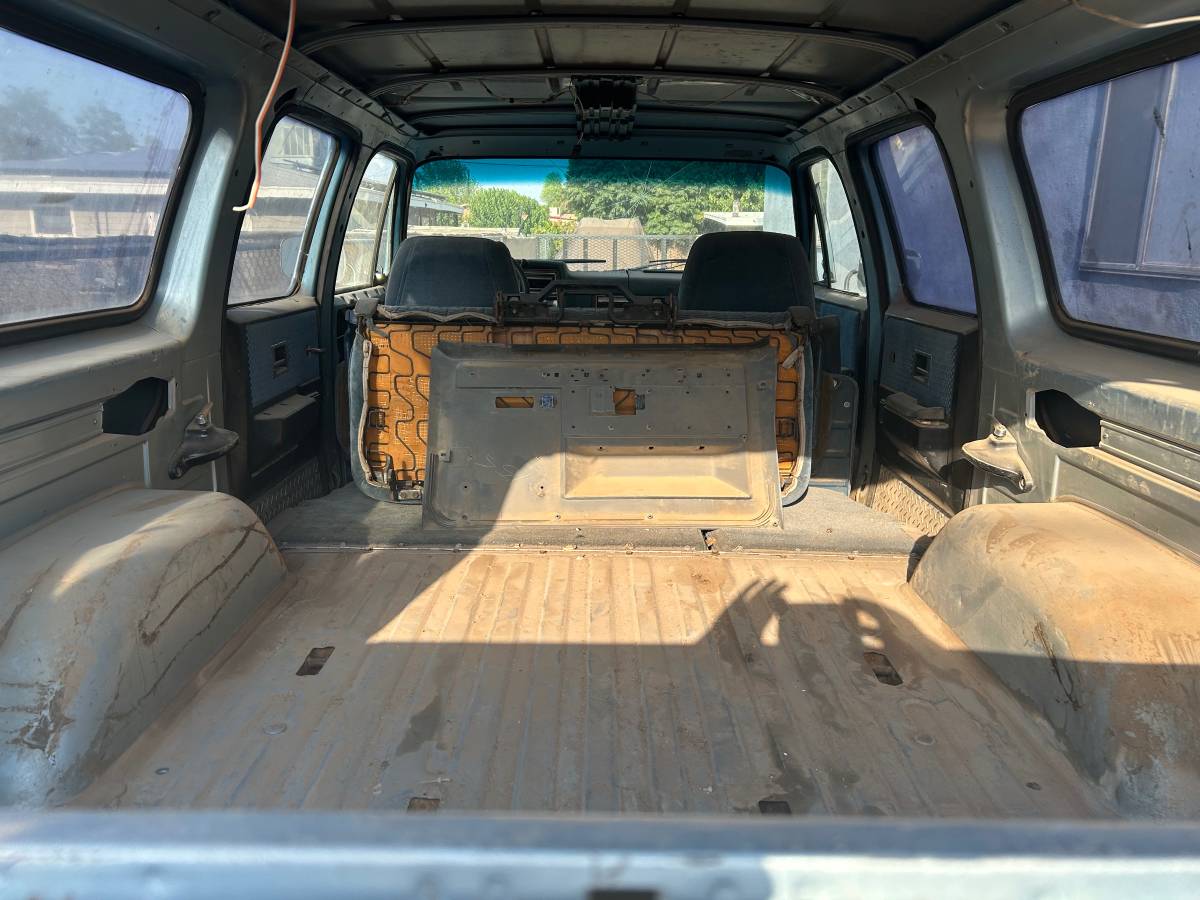 Chevy-suburban-1500-4x4-1989-2