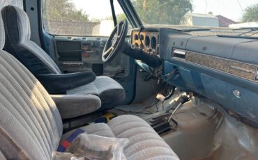 Chevy-suburban-1500-4x4-1989